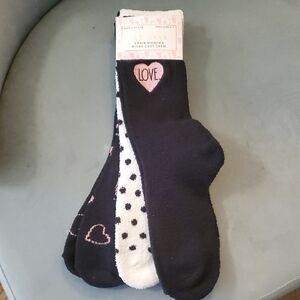 3 Pairs Of Rae Dunn Women's Love Cozy Socks - Black, White, Pink (Love)